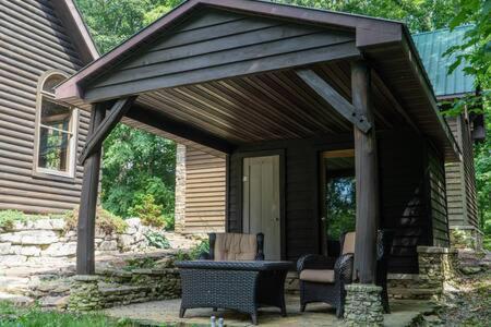 Cozy 2 Bedroom Cabin Nestled In Wooded Hideaway Monterey Екстериор снимка