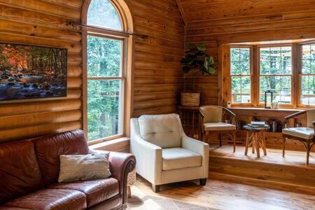 Cozy 2 Bedroom Cabin Nestled In Wooded Hideaway Monterey Екстериор снимка