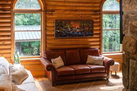 Cozy 2 Bedroom Cabin Nestled In Wooded Hideaway Monterey Екстериор снимка