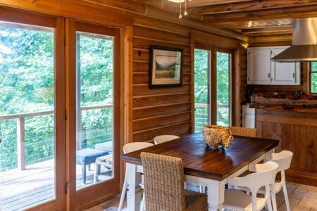 Cozy 2 Bedroom Cabin Nestled In Wooded Hideaway Monterey Екстериор снимка