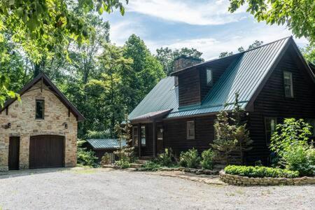 Cozy 2 Bedroom Cabin Nestled In Wooded Hideaway Monterey Екстериор снимка