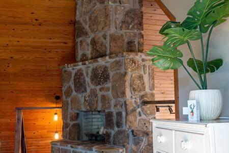 Cozy 2 Bedroom Cabin Nestled In Wooded Hideaway Monterey Екстериор снимка