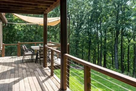 Cozy 2 Bedroom Cabin Nestled In Wooded Hideaway Monterey Екстериор снимка